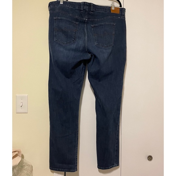 20W LUCKY BRAND Jeans | Ginger Straight | Dark Wash | fitted, plus, straight. - Picture 4 of 7